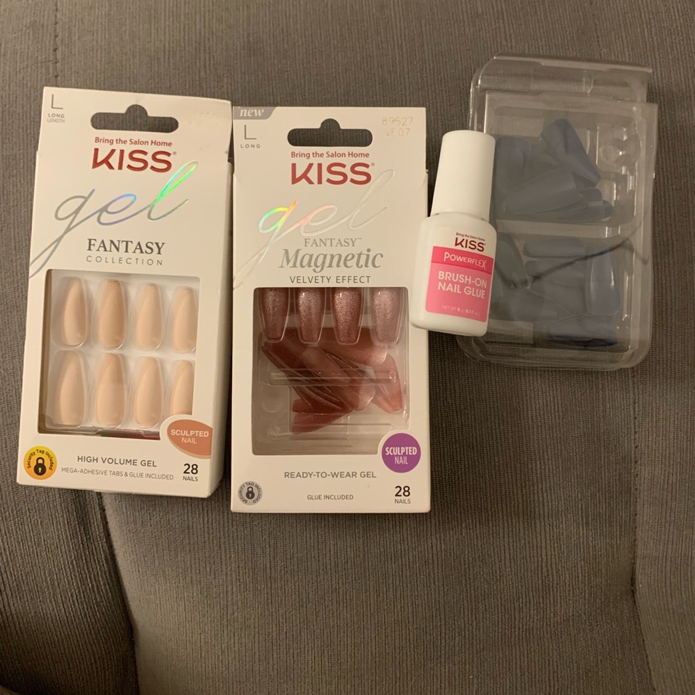 Free w/ $25 purchase. Kiss bundle of 3 long press-on nails, glue included